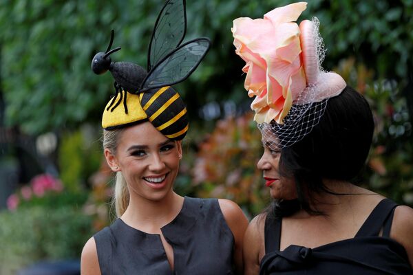 Посетительницы королевских скачек Royal Ascot Посетительницы королевских скачек Royal Ascot