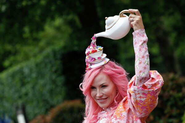 Посетительница королевских скачек Royal Ascot Посетительница королевских скачек Royal Ascot