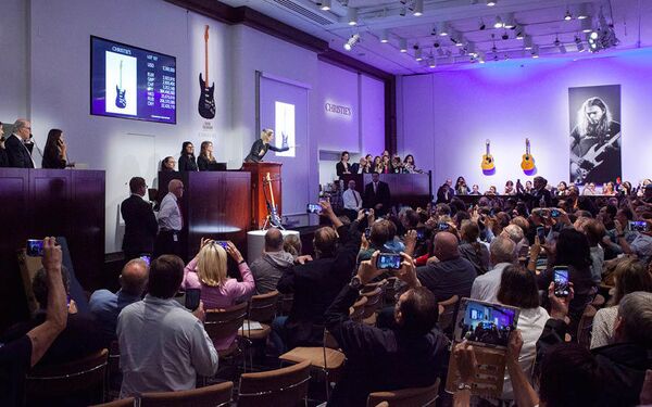 Торги аукциона Christie's по продаже гитар из личной коллекции вокалиста и автора песен Pink Floyd Дэвида Гилмора Торги аукциона Christie's по продаже гитар из личной коллекции вокалиста и автора песен Pink Floyd Дэвида Гилмора