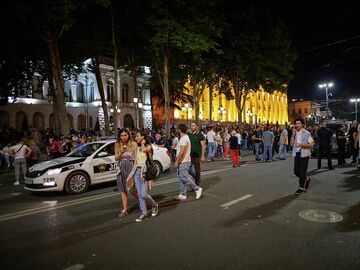 Участники акции протеста у здания парламента Грузии в Тбилиси. 22 июня 2019