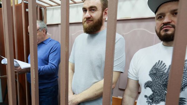 Советник генерального директора Газпром межрегионгаз Рауль Арашуков, бывший сенатор от Карачаево-Черкесии Рауф Арашуков, генеральный директор ООО Газпром межрегионгаз Астрахань Руслан Арашуков, обвиняемые в мошенничестве, в Басманном суде города Москвы. 27 июня 2019 Советник генерального директора Газпром межрегионгаз Рауль Арашуков, бывший сенатор от Карачаево-Черкесии Рауф Арашуков, генеральный директор ООО Газпром межрегионгаз Астрахань Руслан Арашуков, обвиняемые в мошенничестве, в Басманном суде города Москвы. 27 июня 2019