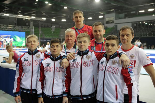 Российские гимнасты во время юниорского чемпионата мира Российские гимнасты во время юниорского чемпионата мира