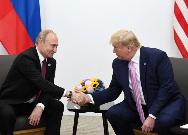 Президент РФ Владимир Путин и президент США Дональд Трамп на полях саммита Группы двадцати в Осаке. 28 июня 2019 Президент РФ Владимир Путин и президент США Дональд Трамп на полях саммита Группы двадцати в Осаке. 28 июня 2019