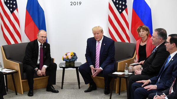 Президент РФ Владимир Путин и президент США Дональд Трамп (второй слева) во время встречи на полях саммита Группы двадцати в Осаке Президент РФ Владимир Путин и президент США Дональд Трамп (второй слева) во время встречи на полях саммита Группы двадцати в Осаке