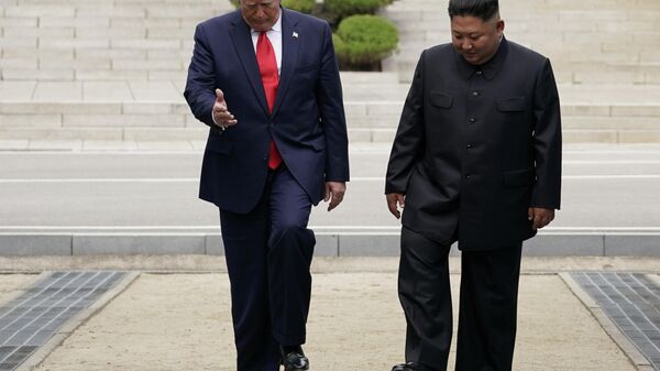 Одна нога здесь, другая – там. Как один Трамп две Кореи прикормил Одна нога здесь, другая – там. Как один Трамп две Кореи прикормил