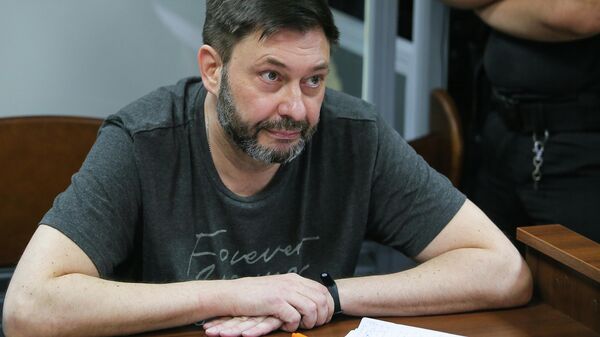 Руководитель портала РИА Новости Украина Кирилл Вышинский на заседании Подольского районного суда Киева. 3 июля 2019 Руководитель портала РИА Новости Украина Кирилл Вышинский на заседании Подольского районного суда Киева. 3 июля 2019
