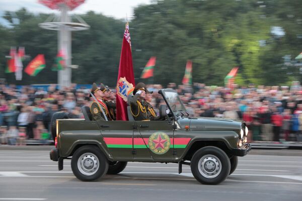 Военный парад в Минске в День независимости Военный парад в Минске в День независимости