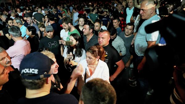 Акция против телеканала Рустави-2 в Тбилиси Акция против телеканала Рустави-2 в Тбилиси