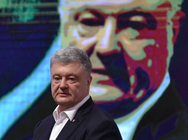 Экс-президент Украины, лидер партии Европейская солидарность Петр Порошенко выступает на Форуме местного развития в Трускавце (Львовская область) Экс-президент Украины, лидер партии Европейская солидарность Петр Порошенко выступает на Форуме местного развития в Трускавце (Львовская область)