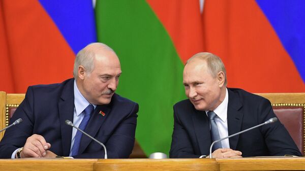 Президент РФ Владимир Путин и президент Белоруссии Александр Лукашенко на пленарном заседании VI Форума регионов России и Белоруссии в Таврическом дворце Президент РФ Владимир Путин и президент Белоруссии Александр Лукашенко на пленарном заседании VI Форума регионов России и Белоруссии в Таврическом дворце