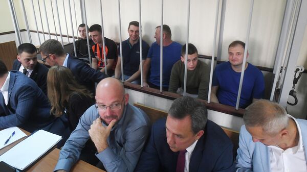 Задержанные украинские моряки на заседании Лефортовского суда города Москвы Задержанные украинские моряки на заседании Лефортовского суда города Москвы