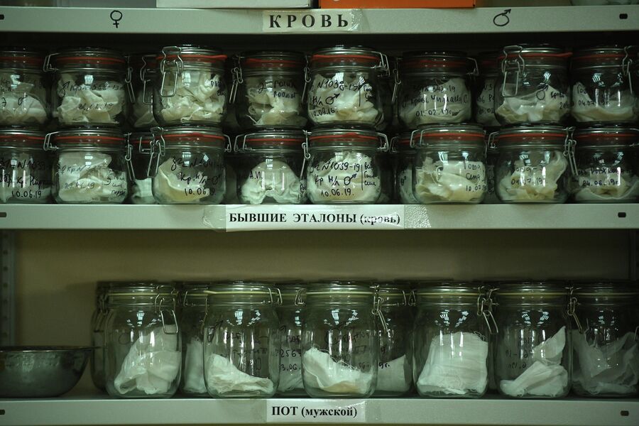 Вспомогательные образцы запахов для экспертизы в отделении исследования запаховых следов человека ЭКЦ ГУ МВД России по Московской области Вспомогательные образцы запахов для экспертизы в отделении исследования запаховых следов человека ЭКЦ ГУ МВД России по Московской области