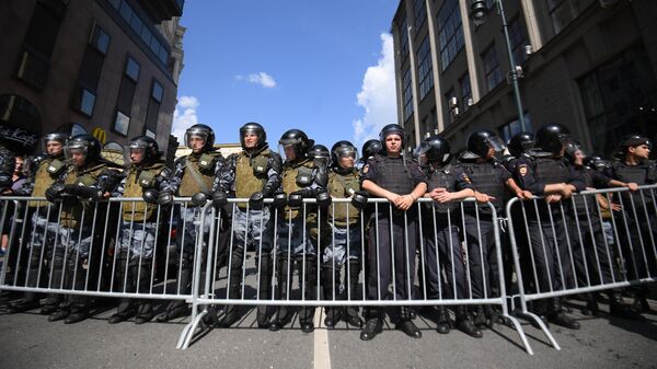 Полиция на несанкционированной акции в поддержку кандидатов в депутаты Мосгордумы у Тверской улице Москвы