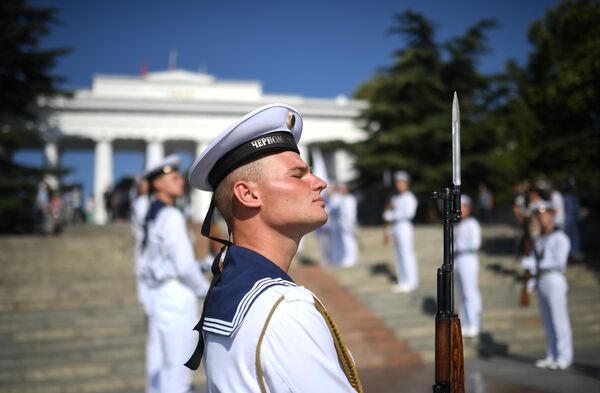 Моряки Черноморского флота во время празднования Дня ВМФ в Севастополе. 28 июля 2019 Моряки Черноморского флота во время празднования Дня ВМФ в Севастополе. 28 июля 2019