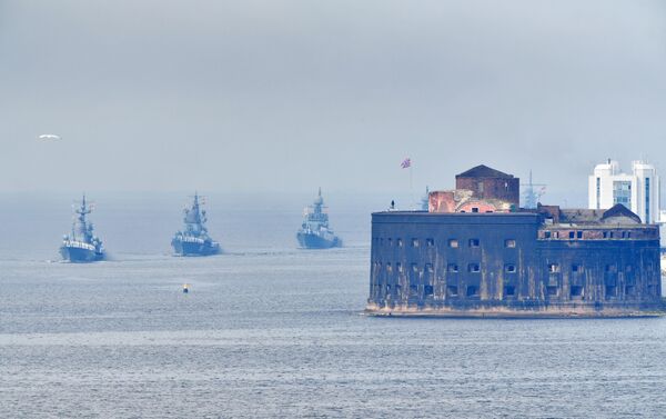 Корабли Военно-Морского флота РФ на главном военно-морском параде, посвященном Дню ВМФ, в Кронштадте Корабли Военно-Морского флота РФ на главном военно-морском параде, посвященном Дню ВМФ, в Кронштадте
