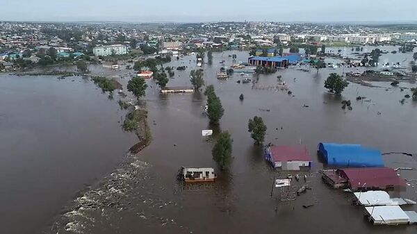 Затопленные жилые дома в Иркутской области. Стоп-кадр с видео, предоставленного МЧС