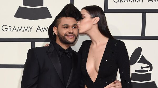 The Weekend и Белла Хадид на красной дорожке ежегодной премии Grammy music Awards в Лос-Анджелесе. 15 февраля 2016 The Weekend и Белла Хадид на красной дорожке ежегодной премии Grammy music Awards в Лос-Анджелесе. 15 февраля 2016