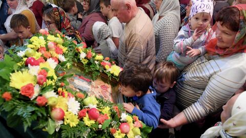Верующие в храме Преображения господня в селе Большие Кабаны Лаишевского района республики Татарстан Верующие в храме Преображения господня в селе Большие Кабаны Лаишевского района республики Татарстан
