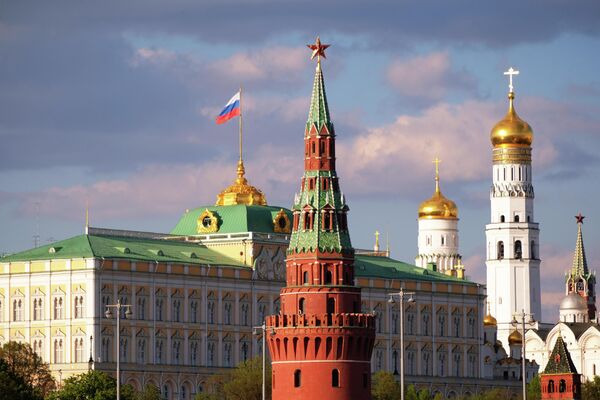 Большой Кремлевский дворец, колокольня Ивана Великого и Водовзводная башня Московского Кремля Большой Кремлевский дворец, колокольня Ивана Великого и Водовзводная башня Московского Кремля