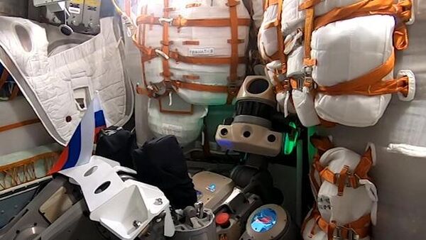 Робот Федор поздравил россиян с Днем Государственного флага. 22 августа 2019 Робот Федор поздравил россиян с Днем Государственного флага. 22 августа 2019