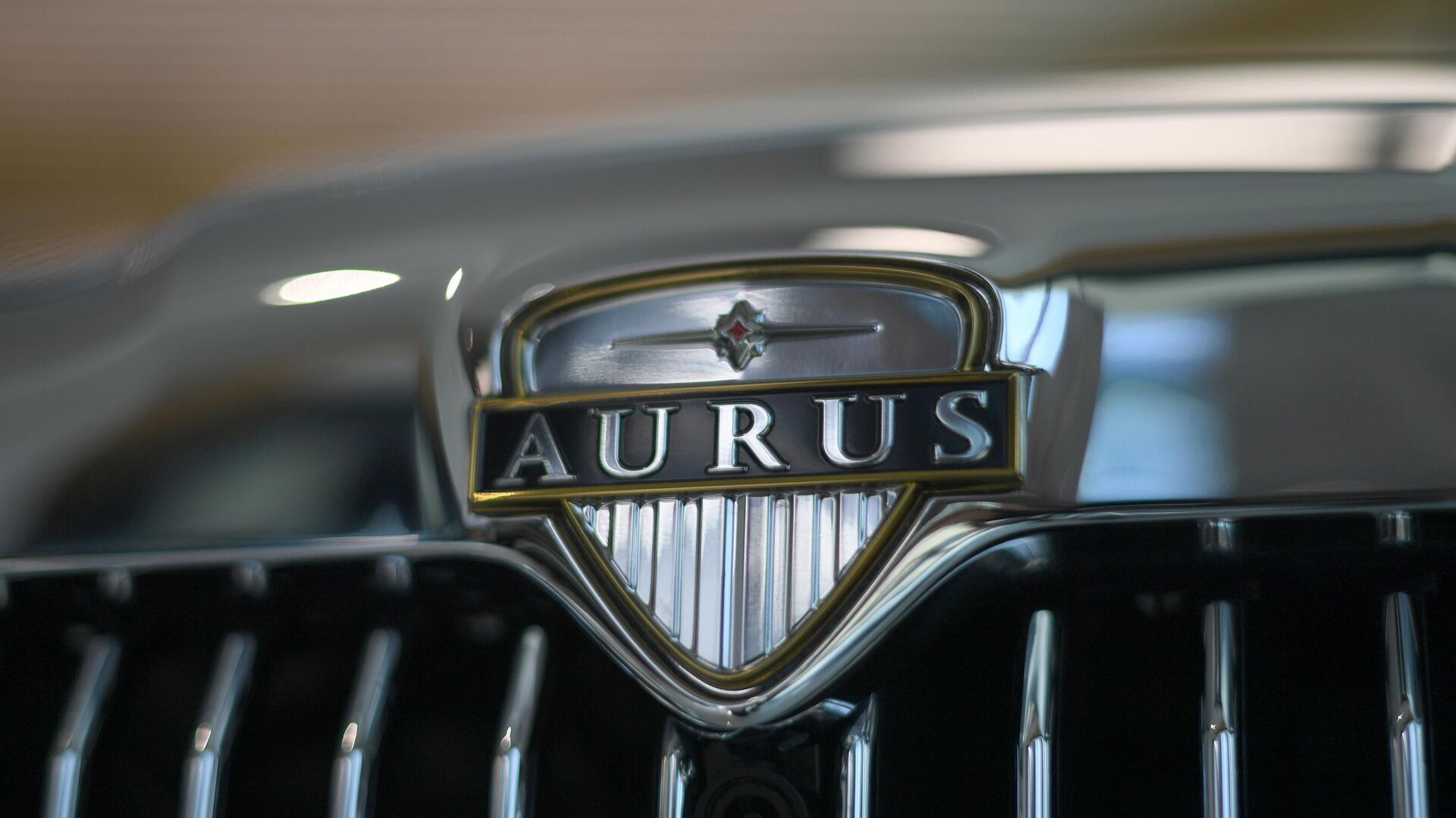"Серьезная машина": японцев восхитили автомобили Aurus