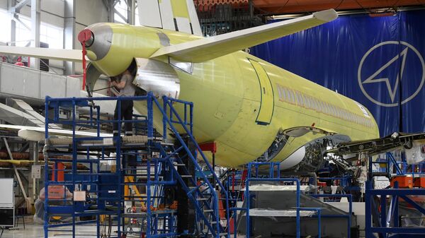 Самолет Sukhoi Superjet 100 в цехе окончательной сборки на заводе имени Гагарина в Комсомольске-на-Амуре Самолет Sukhoi Superjet 100 в цехе окончательной сборки на заводе имени Гагарина в Комсомольске-на-Амуре
