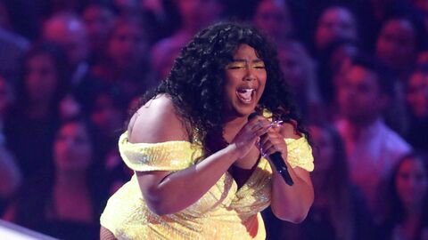 Певица Лиззо на церемонии вручения премии 2019 MTV Video Music Awards Певица Лиззо на церемонии вручения премии 2019 MTV Video Music Awards