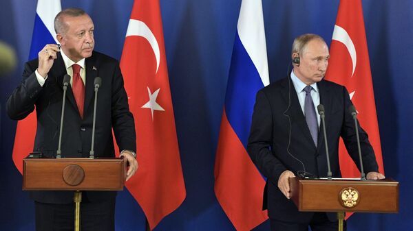 Президент РФ Владимир Путин и президент Турции Реджеп Тайип Эрдоган во время пресс-конференции по итогам переговоров на полях Международного авиакосмического салона МАКС-2019 Президент РФ Владимир Путин и президент Турции Реджеп Тайип Эрдоган во время пресс-конференции по итогам переговоров на полях Международного авиакосмического салона МАКС-2019