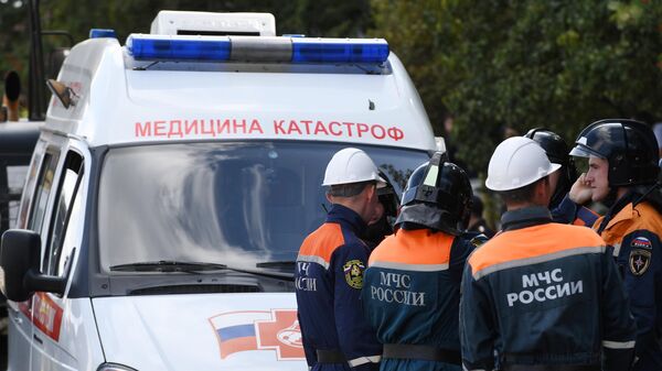 Сотрудники МЧС РФ на месте обрушения перекрытий в строящемся здании в Новосибирске Сотрудники МЧС РФ на месте обрушения перекрытий в строящемся здании в Новосибирске