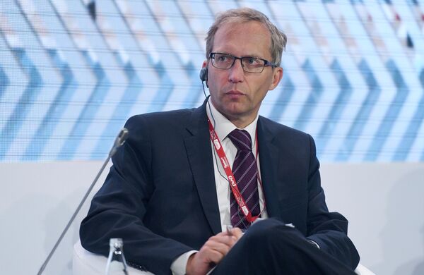 Председатель совета директоров и генеральный директор Alstom Group Анри Пупар-Лафарж на пленарном заседании международного железнодорожного салона PRO//Движение.Экспо Председатель совета директоров и генеральный директор Alstom Group Анри Пупар-Лафарж на пленарном заседании международного железнодорожного салона PRO//Движение.Экспо