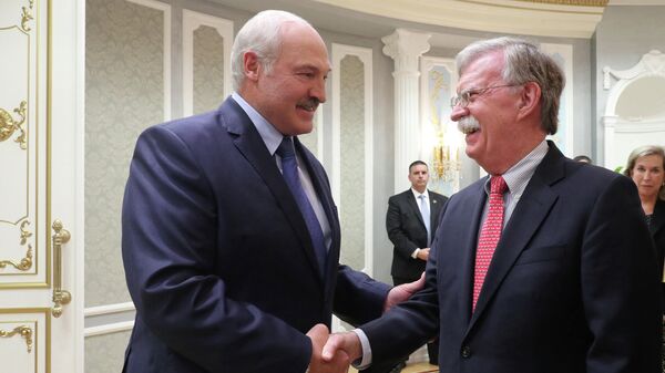 Президент Белоруссии Александр Лукашенко и советник президента США по национальной безопасности Джон Болтон во время встречи в Минске. 29 августа 2019 Президент Белоруссии Александр Лукашенко и советник президента США по национальной безопасности Джон Болтон во время встречи в Минске. 29 августа 2019