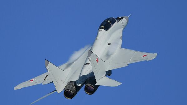 Многофункциональный фронтовой истребитель МиГ-35 выполняют полет на Международном авиационно-космическом салоне МАКС-2019 Многофункциональный фронтовой истребитель МиГ-35 выполняют полет на Международном авиационно-космическом салоне МАКС-2019