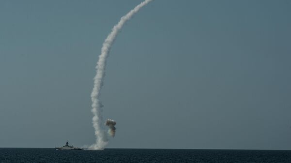 Пуск крылатой ракеты Калибр-НК с борта МРК проекта 21631 Вышний Волочек Пуск крылатой ракеты Калибр-НК с борта МРК проекта 21631 Вышний Волочек