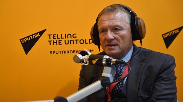 Уполномоченный при Президенте РФ по защите прав предпринимателей Борис Титов во время интервью радио Sputnik на V Восточном экономическом форуме во Владивостоке Уполномоченный при Президенте РФ по защите прав предпринимателей Борис Титов во время интервью радио Sputnik на V Восточном экономическом форуме во Владивостоке