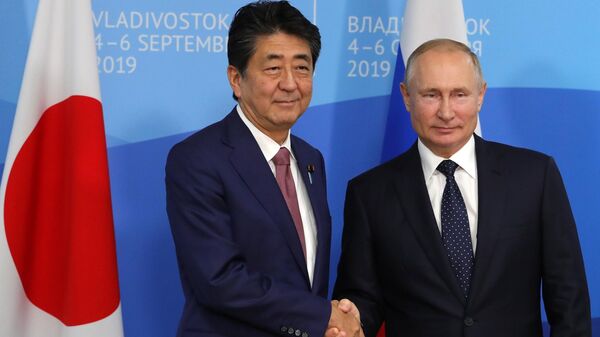Президент РФ Владимир Путин и премьер-министр Японии Синдзо Абэ Президент РФ Владимир Путин и премьер-министр Японии Синдзо Абэ