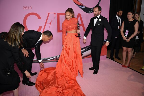 Дженнифер Лопес на церемонии CFDA Fashion Awards в Нью-Йорке Дженнифер Лопес на церемонии CFDA Fashion Awards в Нью-Йорке