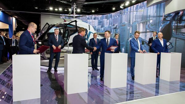 Подписание пятистороннего соглашения по запуску первого в России проекта по операционному лизингу вертолетной техники на МАКС-2019 Подписание пятистороннего соглашения по запуску первого в России проекта по операционному лизингу вертолетной техники на МАКС-2019