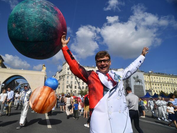Театральное шествие на Тверской улице в честь Дня города Театральное шествие на Тверской улице в честь Дня города