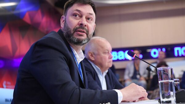 Руководитель портала РИА Новости Украина Кирилл Вышинский на пресс-конференции в Международном мультимедийном пресс-центре МИА Россия сегодня Руководитель портала РИА Новости Украина Кирилл Вышинский на пресс-конференции в Международном мультимедийном пресс-центре МИА Россия сегодня