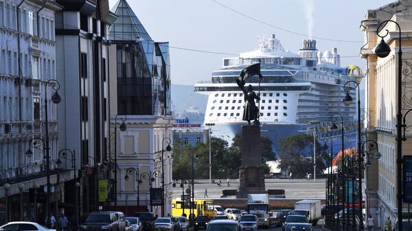 Круизный лайнер Spectrum of the Seas прибыл в порт Владивостока. Лайнер базируется в Шанхае и выполняет круизы в Японию Круизный лайнер Spectrum of the Seas прибыл в порт Владивостока. Лайнер базируется в Шанхае и выполняет круизы в Японию