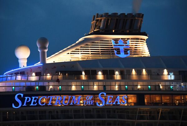 Круизный лайнер Spectrum of the Seas прибыл в порт Владивостока. Лайнер базируется в Шанхае и выполняет круизы в Японию Круизный лайнер Spectrum of the Seas прибыл в порт Владивостока. Лайнер базируется в Шанхае и выполняет круизы в Японию