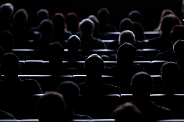Посетители на презентации новинок компании Apple Посетители на презентации новинок компании Apple