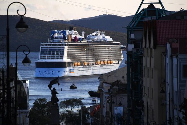 Гигантский круизный лайнер Quantum of the Seas прибыл в порт Владивостока Гигантский круизный лайнер Quantum of the Seas прибыл в порт Владивостока