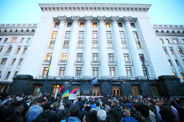 Участники акции ''Нормандский сговор - предательство!'' у здания Администрации президента в Киеве Участники акции ''Нормандский сговор - предательство!'' у здания Администрации президента в Киеве