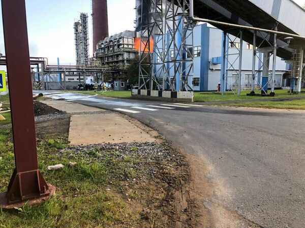 Пожарно-спасательные подразделения Ленинградской области принимают участие в ликвидации пожара в Киришском районе Пожарно-спасательные подразделения Ленинградской области принимают участие в ликвидации пожара в Киришском районе