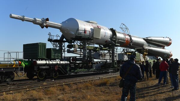 Транспортировка ракеты-носителя Союз-ФГ с пилотируемым кораблем Союз МС-15 на стартовую площадку космодрома Байконур Транспортировка ракеты-носителя Союз-ФГ с пилотируемым кораблем Союз МС-15 на стартовую площадку космодрома Байконур