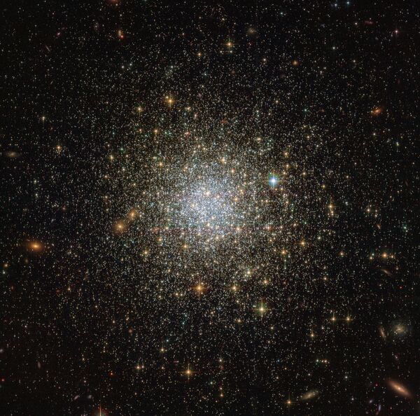 Шаровое скопление NGC 1466 в созвездии Южная Гидра Шаровое скопление NGC 1466 в созвездии Южная Гидра