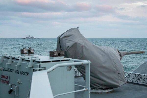 Британский патрульный корабль HMS Mersey сопроводил отряд из трех кораблей российского Балтийского флота, следовавших вдоль берегов Великобритании к проливу Ла-Манш Британский патрульный корабль HMS Mersey сопроводил отряд из трех кораблей российского Балтийского флота, следовавших вдоль берегов Великобритании к проливу Ла-Манш