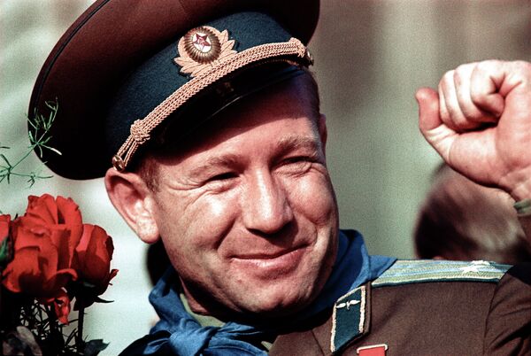 Алексей Леонов - летчик-космонавт СССР Алексей Леонов - летчик-космонавт СССР