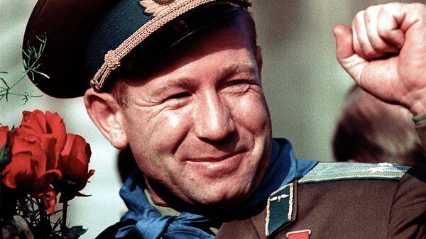 Алексей Леонов - летчик-космонавт СССР Алексей Леонов - летчик-космонавт СССР
